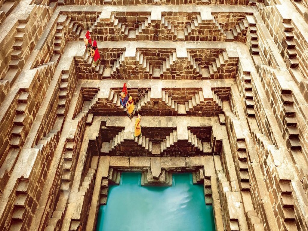 Tham quan Chand Baori trong tour Ấn Độ