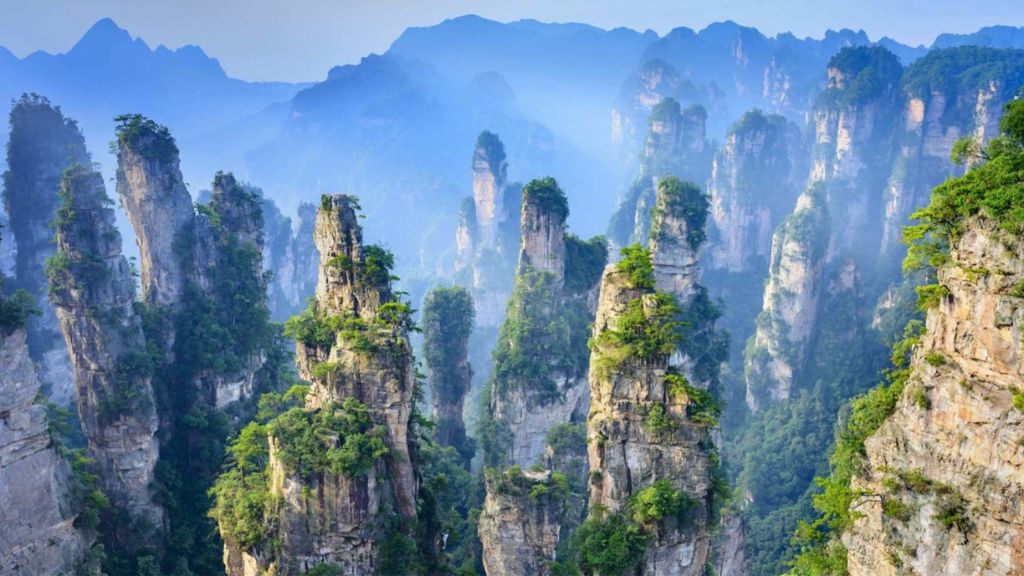 Ngắm nhìn khung cảnh hùng vĩ của thiên nhiên ngỡ như không thật tại Thiên Môn Sơn