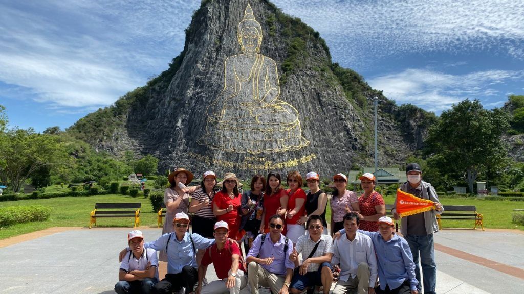 Đoàn tour Thái Lan check in Muang Boran
