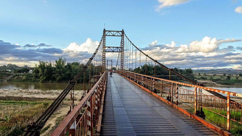 Ghé thăm cây cầu treo Konklo trong tour du lịch Tây Nguyên