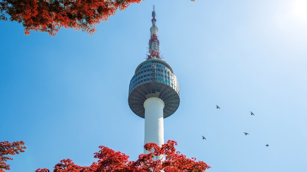 Tham quan Tháp truyền hình Namsan, biểu tượng du lịch nổi bật của Seoul