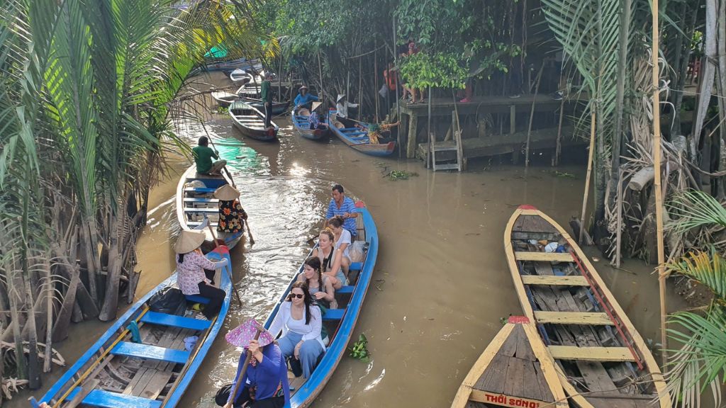 Du khách khám phá Cù Lao Phụng