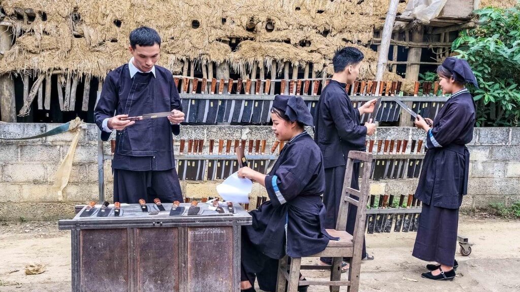 Đi tour du lịch Cao Bằng thăm Làng nghề rèn dao Phúc Sen