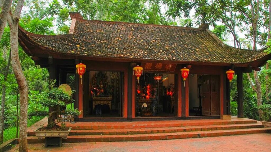 Ghé thăm Đền An Mạ linh thiêng gắn liền ở Hồ Ba Bể