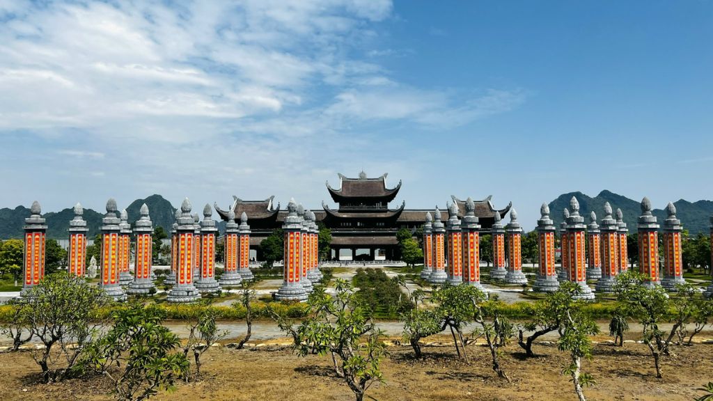Vượt Cột Kinh chùa Tam Chúc độc đáo