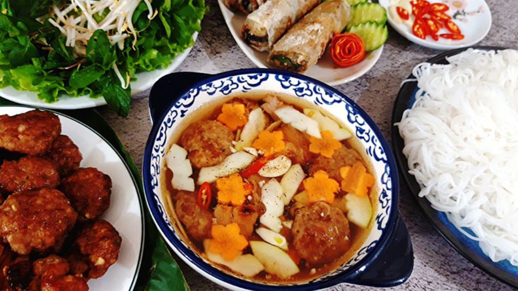 Ăn bún chả
