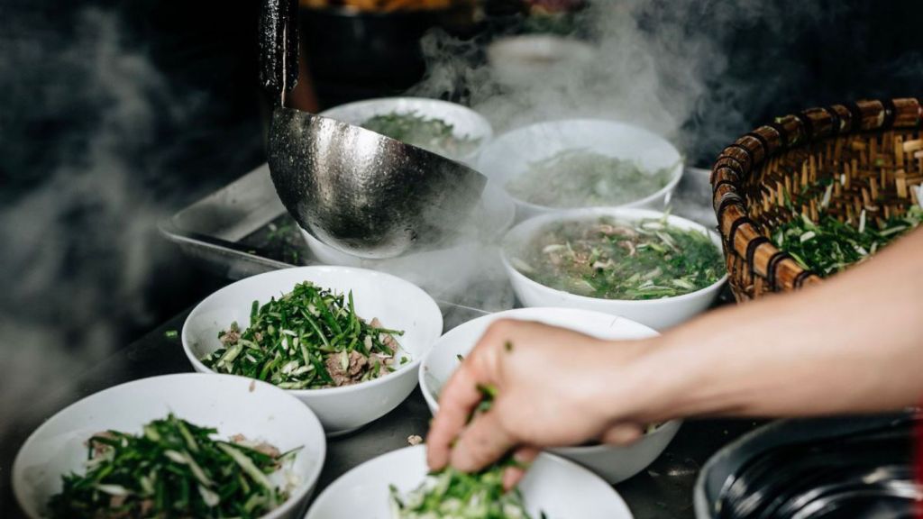Ăn thử phở Hà Nội