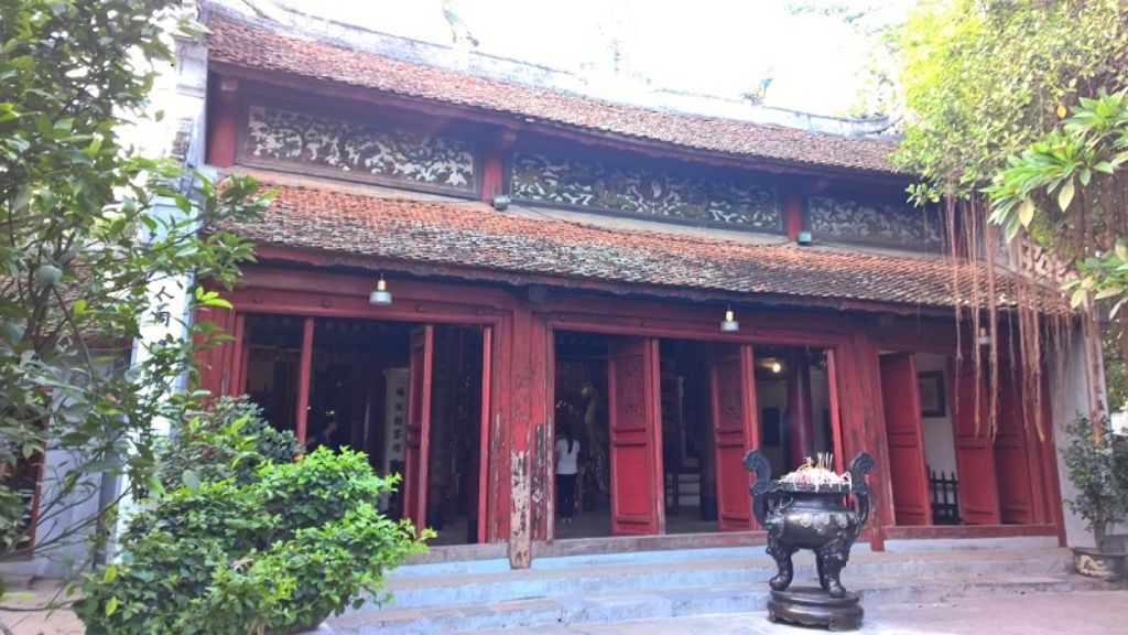 Tham quan đền Ngọc Sơn