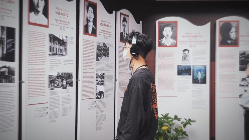 Tham quan nhà tù Hỏa Lò