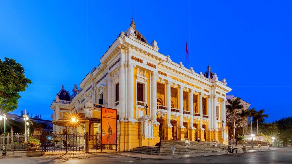 Nhà hát lớn Hà Nội với màu sắc ấn tượng