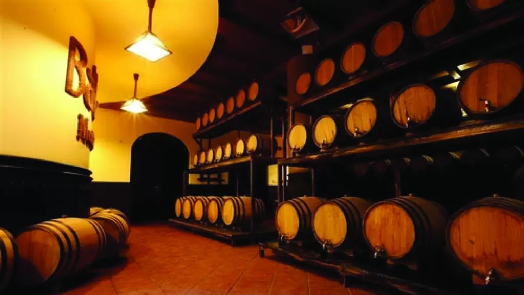 Hầm Rượu Debay của Pháp