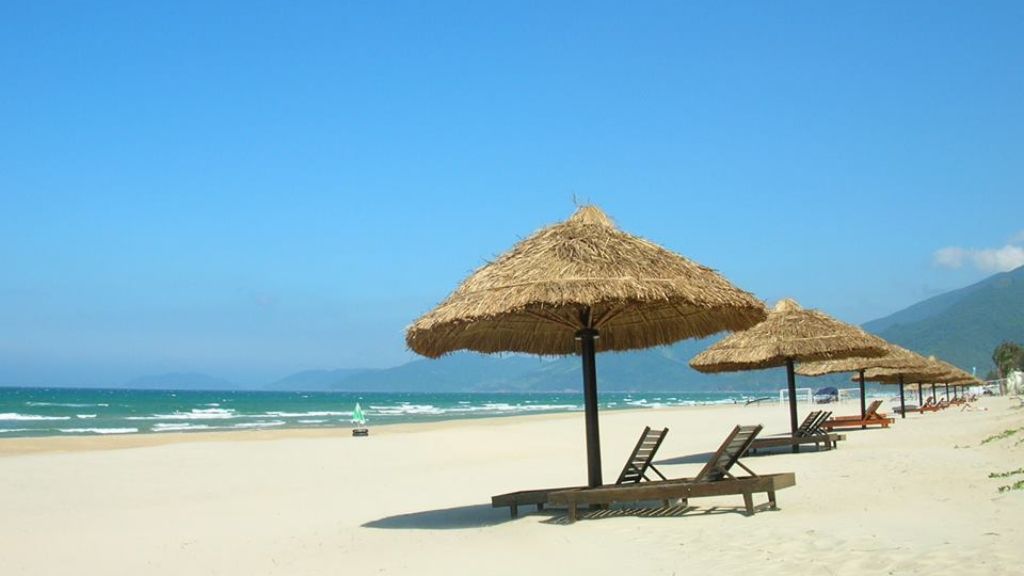 Tự do tắm biển tại bãi biển Mỹ Khê - top 6 bãi biển quyến rũ nhất hành tinh
