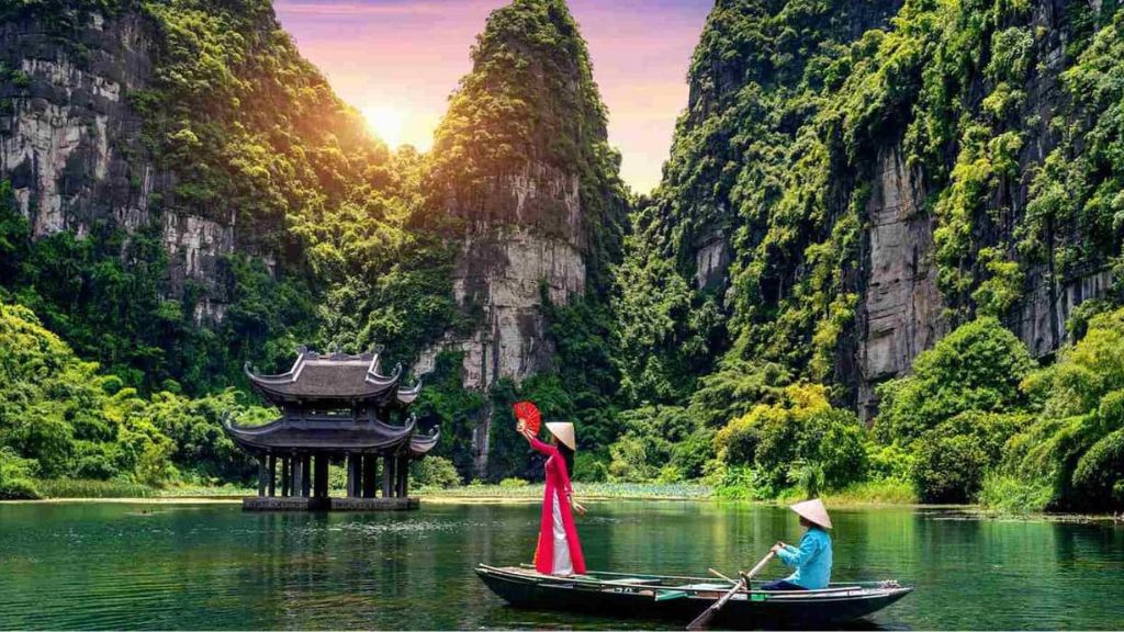 Chiêm ngưỡng vẻ đẹp thiên nhiên trong tour du lịch Ninh Bình