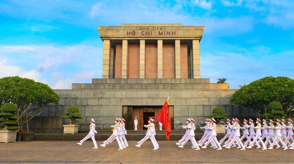 Nghi lễ thượng cờ tại Quảng trường Ba Đình Hà Nội
