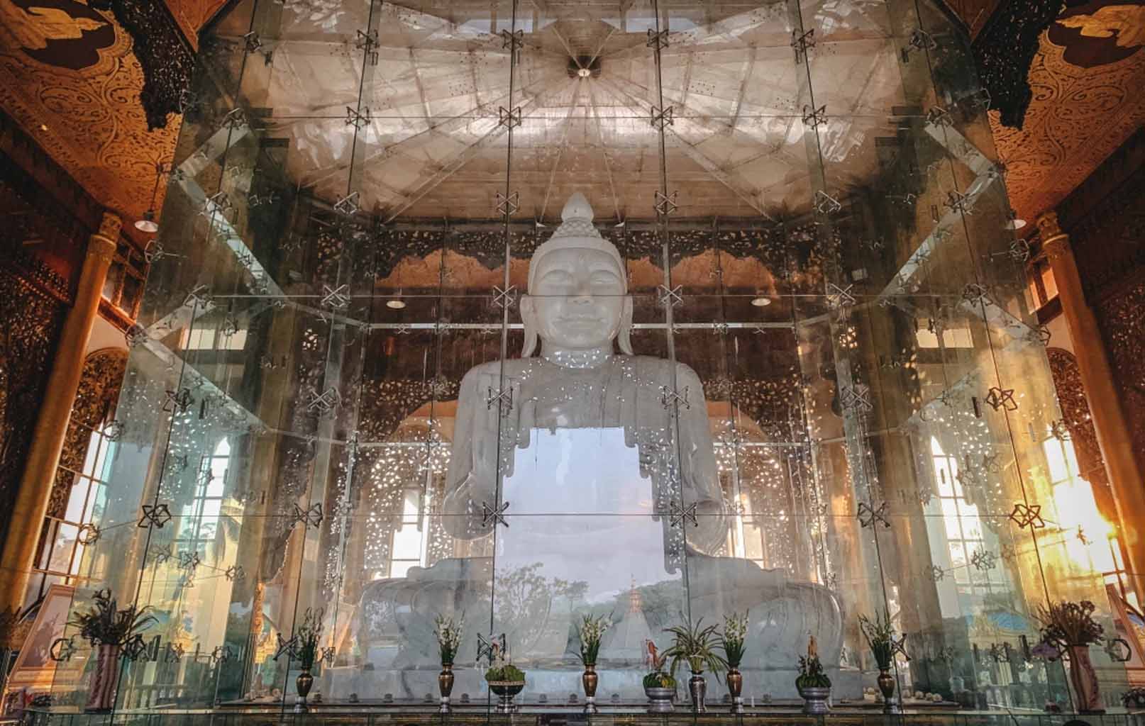 Chùa Lawka Chathar với bức tượng Phật bằng đá cẩm thạch lớn nhất thế giới