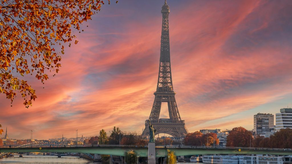Tháp Eiffel nổi tiếng