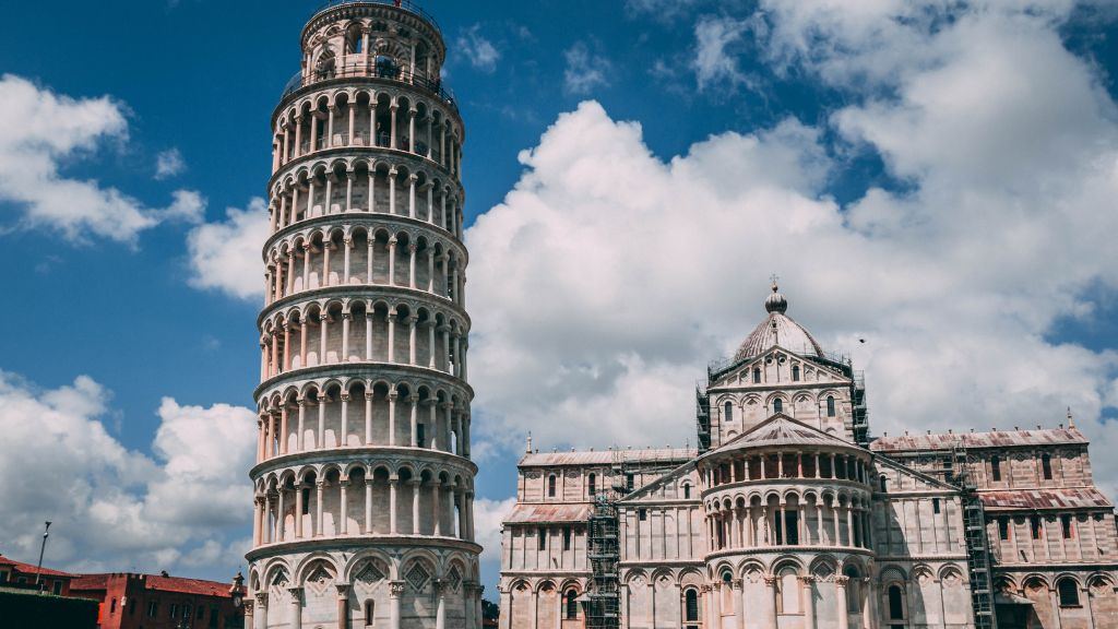 Tháp nghiêng Pisa kì vĩ