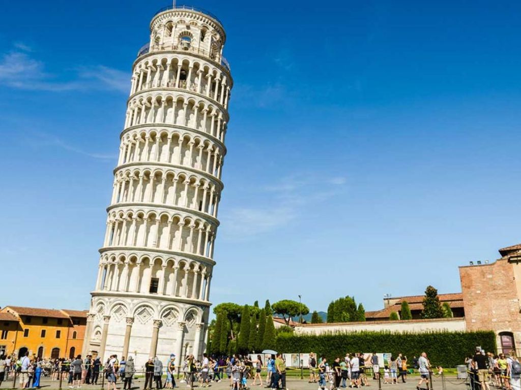 Check in tại tháp nghiêng Pisa
