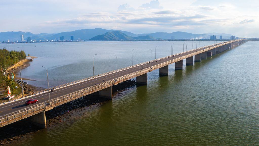 Cầu Thị Nại là cây cầu vượt biển dài nhất Việt Nam
