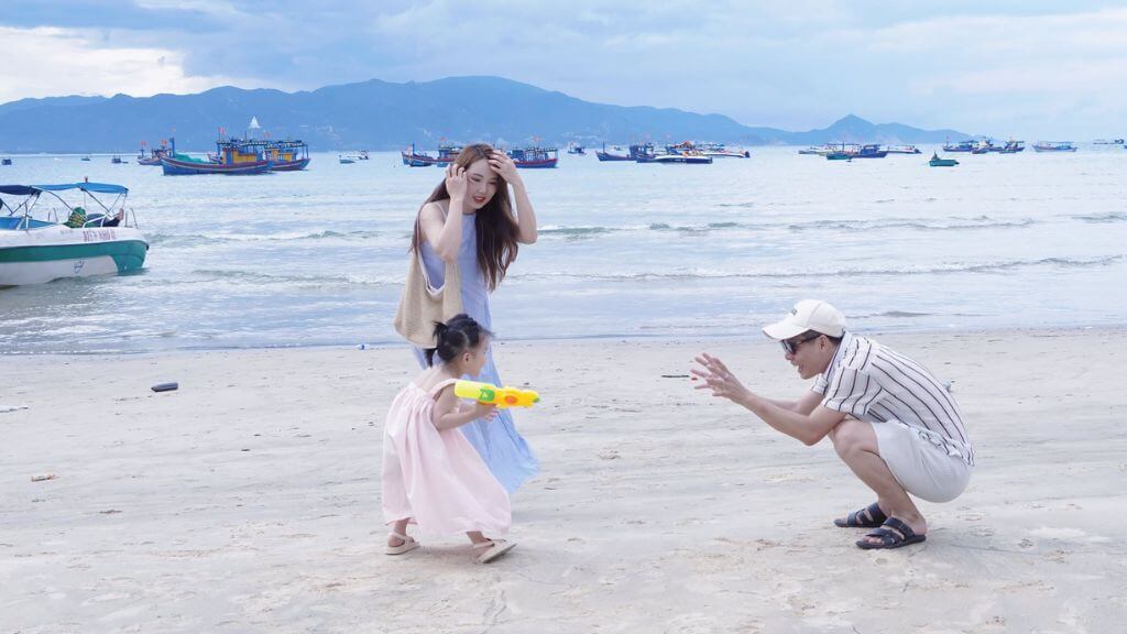 Đoàn tự do tắm và vui chơi tại biển Quy Nhơn