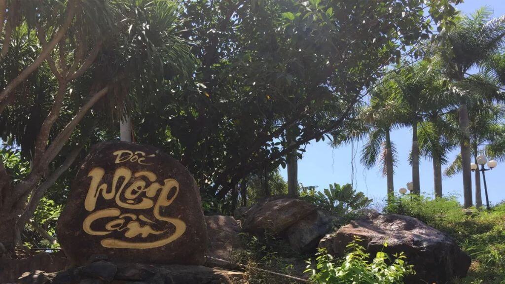 Dốc Mộng Cầm điểm đến gắn liền với câu chuyện tình yêu cảu nhà thơ Hàn Mặc Tử