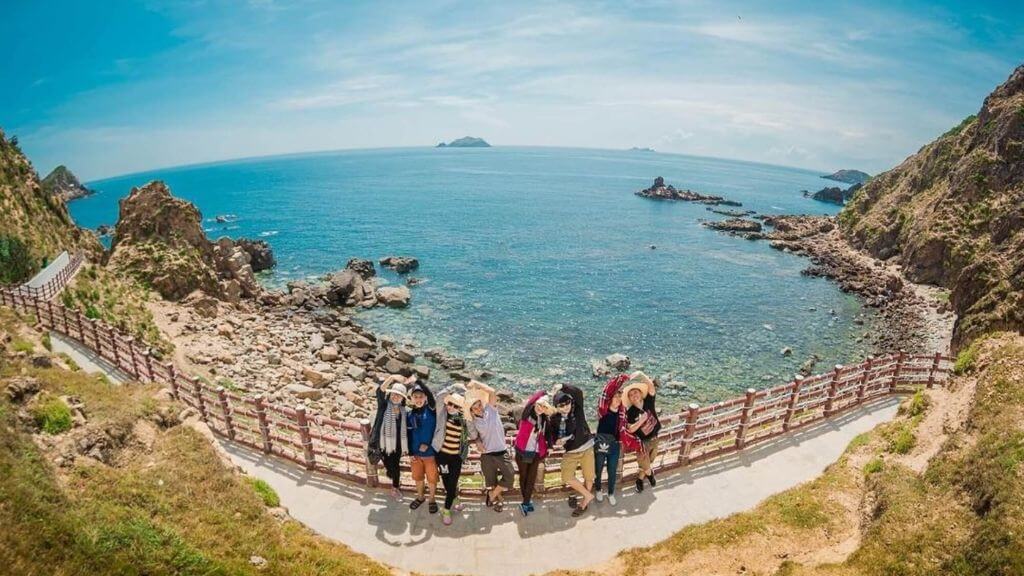 Eo Gió là một trong những điểm đến ngắm hoàng hôn đẹp nhất Việt Nam