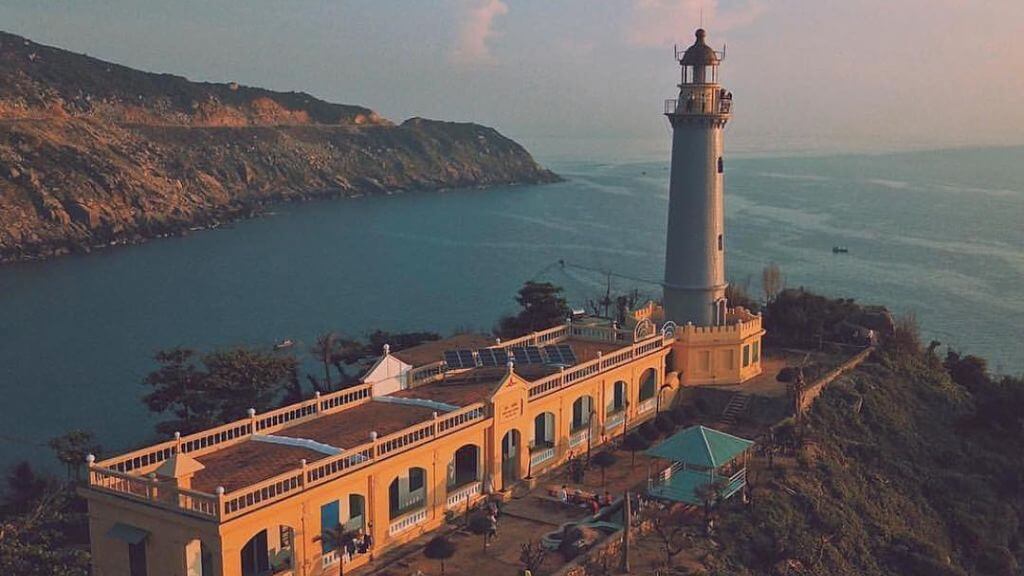 Tham quan hải đăng Mũi Điện