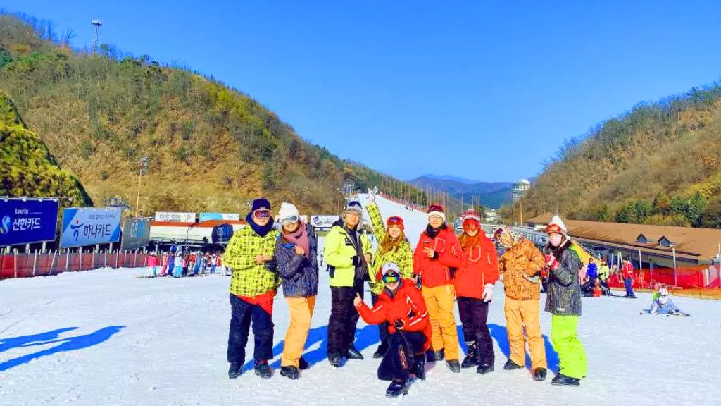Đoàn khách thứ sức với bộ môn trượt tuyết tại Elysian Gangchon