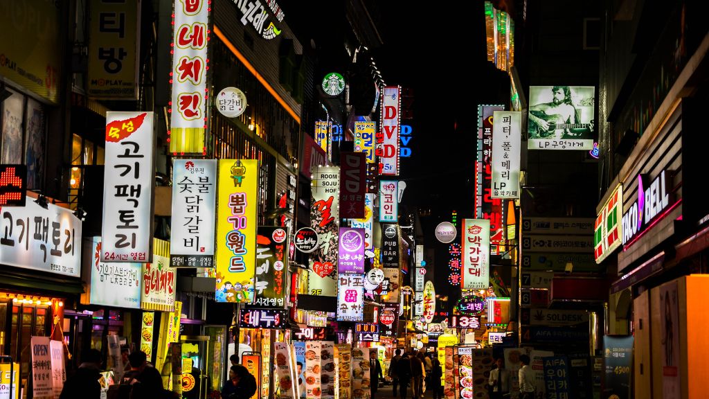 Khám phá các con phố sầm uất tại Seoul