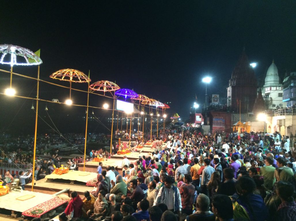 Tham dự lễ Ganga Aarti