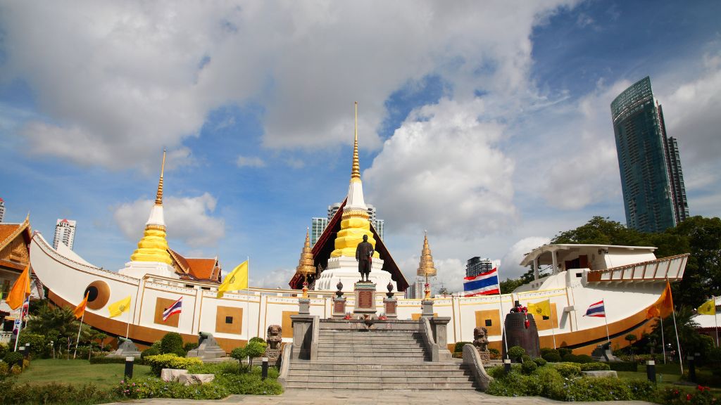 Chùa Wat Yannawa nổi bật với thiết kế độc đáo