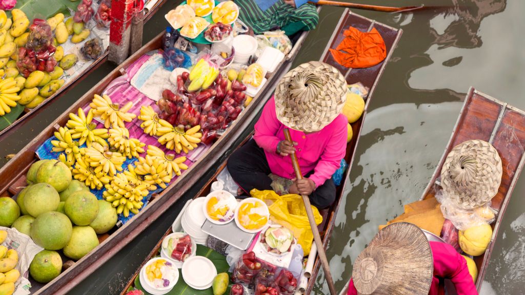 Tìm hiểu văn hóa Thái tại chợ nổi Bốn Miền