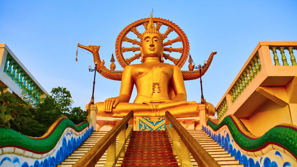 Tượng phật linh thiêng tại Wat Phra Yai