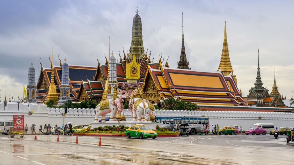 Tham quan chùa Phật Ngọc