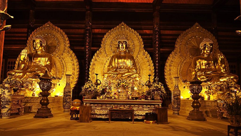 Tượng Phật trang nghiêm tại chùa Bái Đính