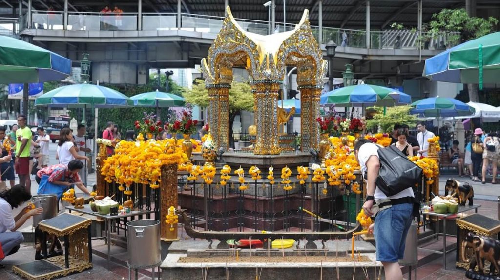 Chiêm bái cầu may tại Bức Tượng Phật 4 mặt linh thiêng nhất Thái Lan