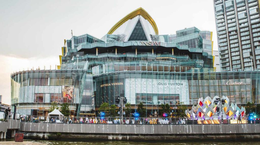 Tham quan mua sắm tại trung tâm mua sắm Iconsiam