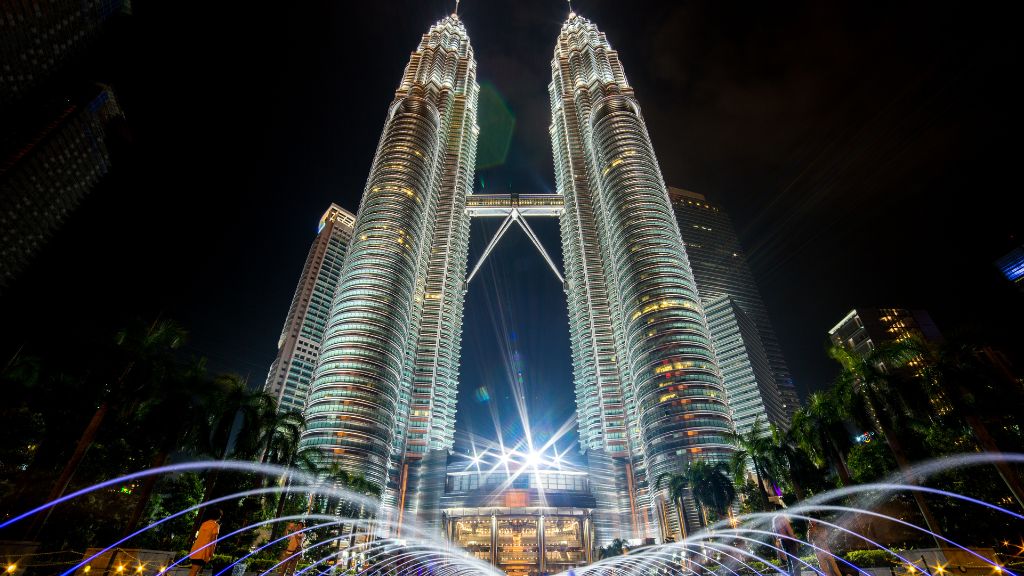 Tháp Đôi Petronas   biểu tượng của thủ đô Kuala Lumpur