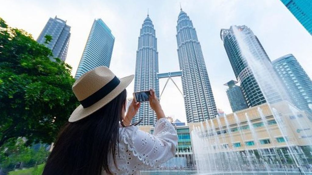Chụp hình tại tháp đôi Petronas