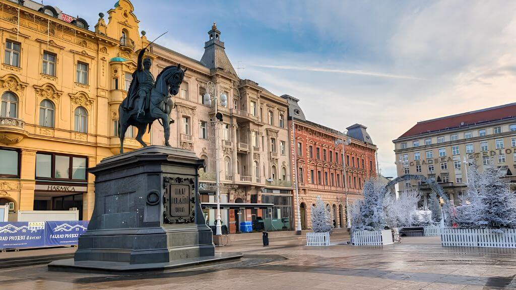 Quảng trường Ban Jelačić  - Quảng trường trung tâm Zagreb, nổi bật với tượng đài Ban Jelačić