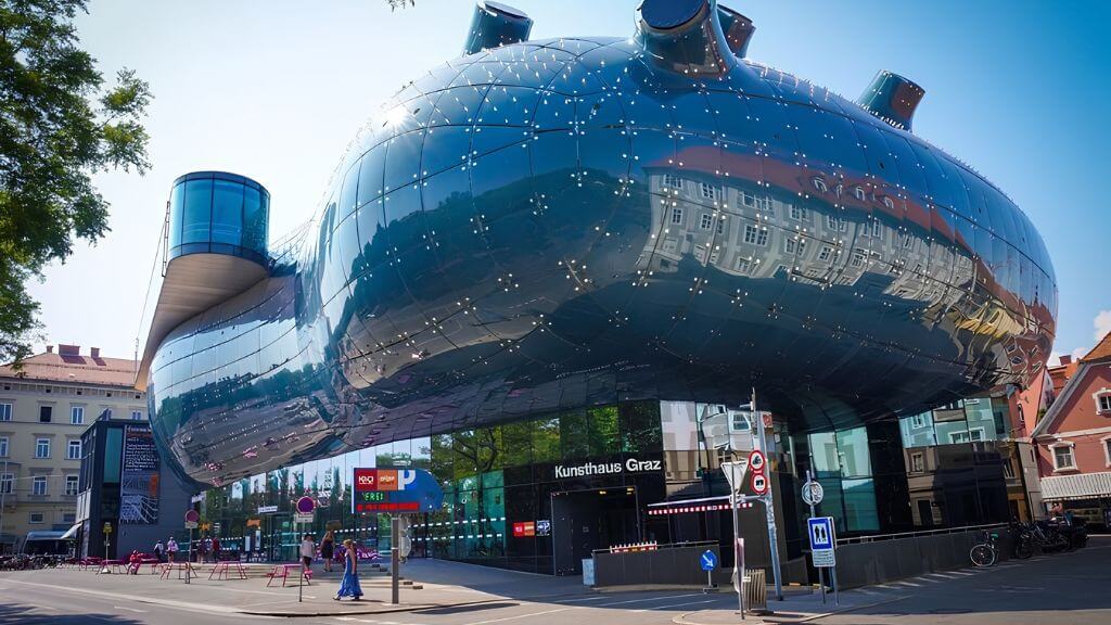 Kunsthaus Graz  - Công trình nghệ thuật đương đại có hình dáng độc đáo, nổi bật giữa khu phố cổ