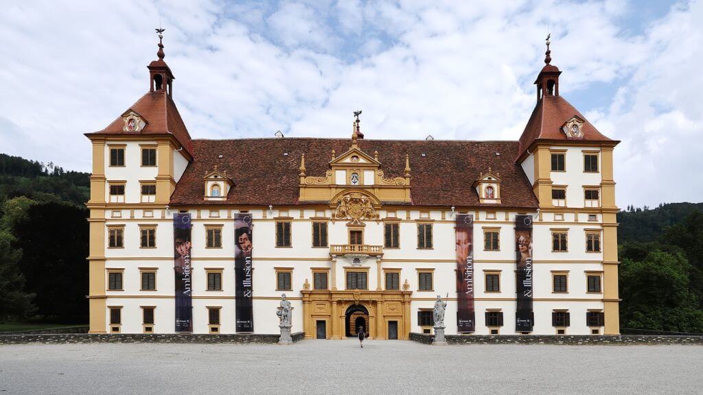 Schloss Eggenberg - Cung điện Baroque với kiến trúc đối xứng và khu vườn xanh mát