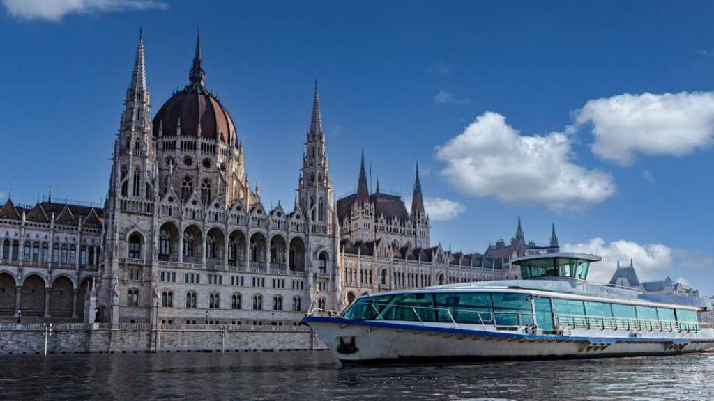 Đoàn trải nghiệm du thuyền trên sông Danube