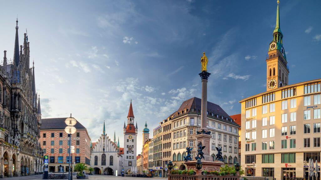 Quảng trường Marienplatz – trung tâm lịch sử của Munich