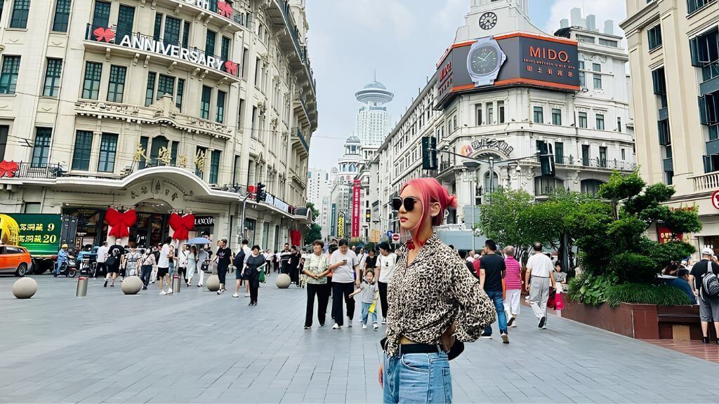 Dạo bước phố đi bộ Nam Kinh, hòa mình vào nhịp sống sôi động của Thượng Hải