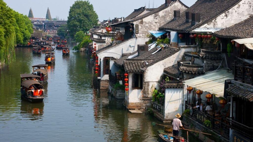 Trải nghiệm ngồi Thuyền Wupeng là phương tiện di chuyển độc đáo ở Tây Đường cổ trấn