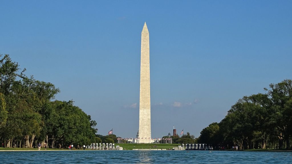 Đài Tưởng Niệm Washington tráng lệ trong tour bờ Đông nước Mỹ