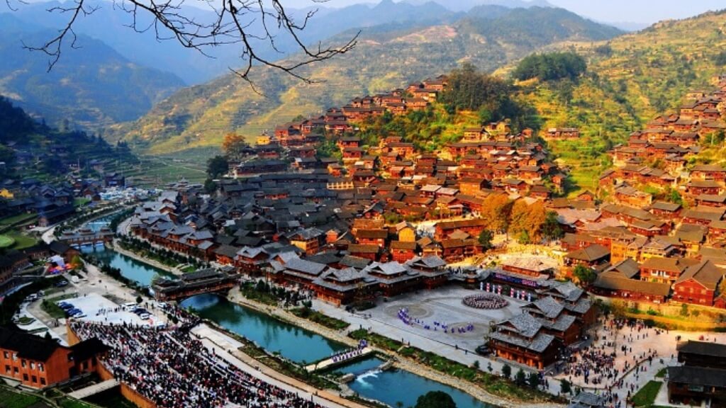 Khung cảnh yên bình làng cổ của người dân tộc Miêu