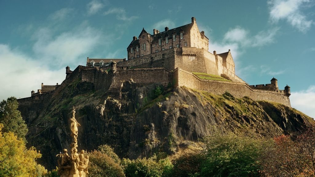 Lâu đài Edinburgh khổng lồ