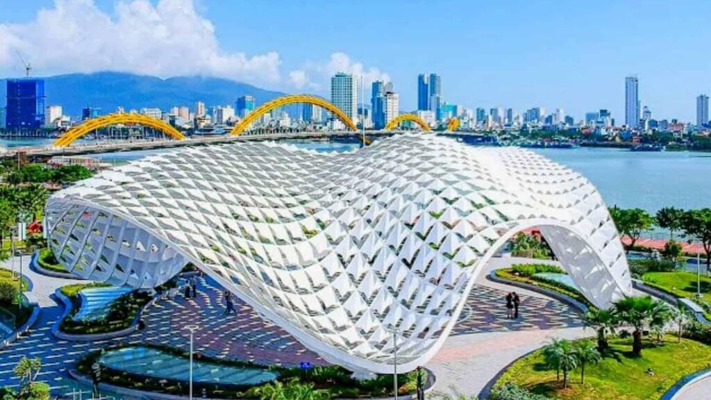 Công viên vườn tượng Apec là điểm check in hot ở Đà Nẵng